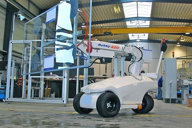 Robby 420 compacte glaszuiger Robby 420 compacte glaszuiger voor het hijsen en positioneren van glas tijdens montagewerkzaamheden